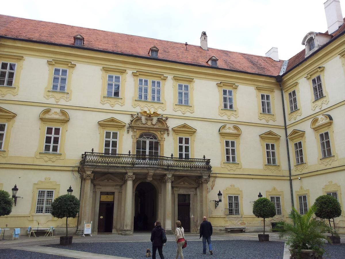 Ferienwohnung Sommelierka Valtice Exterior foto